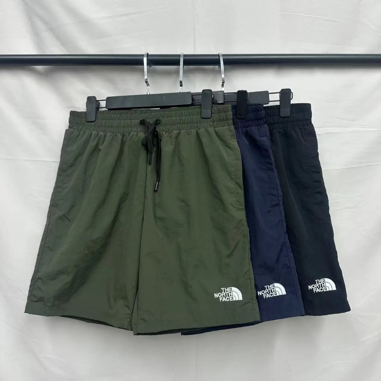 Design Color-Block Drawstring Shorts Black / White and Gray / White - 15