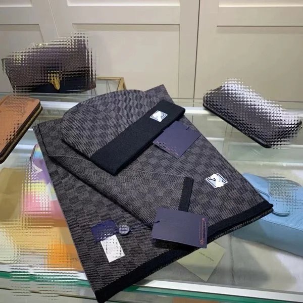 Louis Vuitton Damier Azure Blue Scarf and Beanie Set - 17