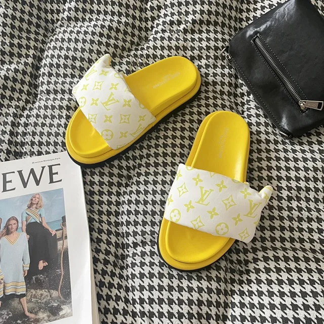Louis Vuitton Slippers Logo Slide product detail image 3