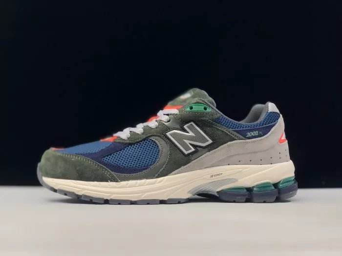 New Balance 2002R Sneakers [25