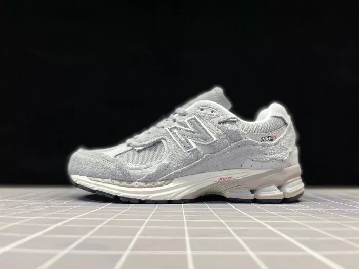 New Balance 2002R · 4