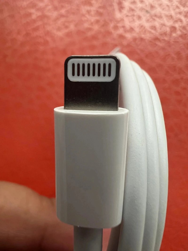 Lightning charging cable