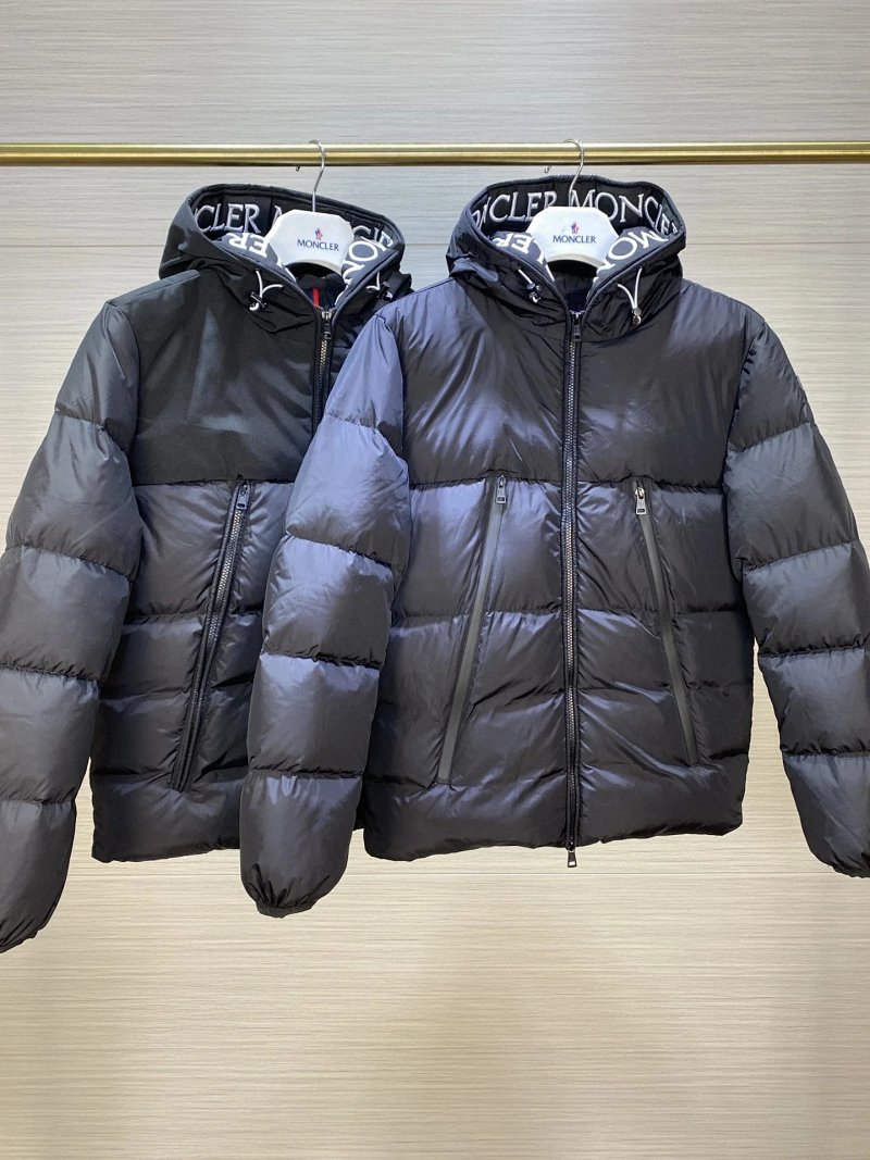 Navy hooded puffer jackets
