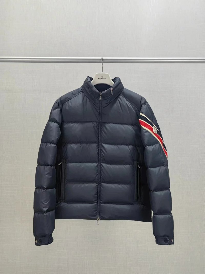 Navy striped-sleeve puffer jacket