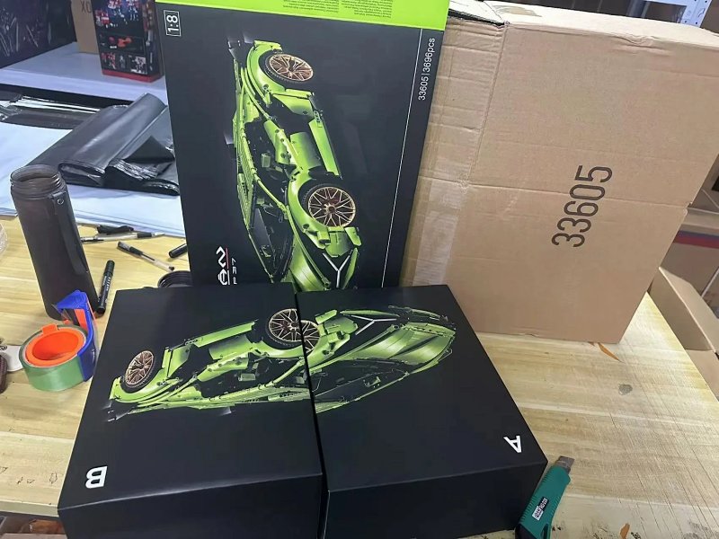 Green sports car building toy