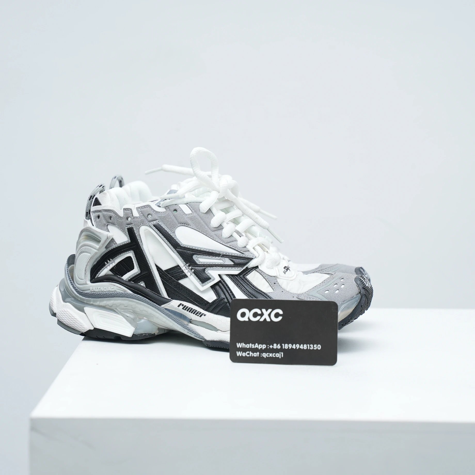 Runner 7.0 White Black