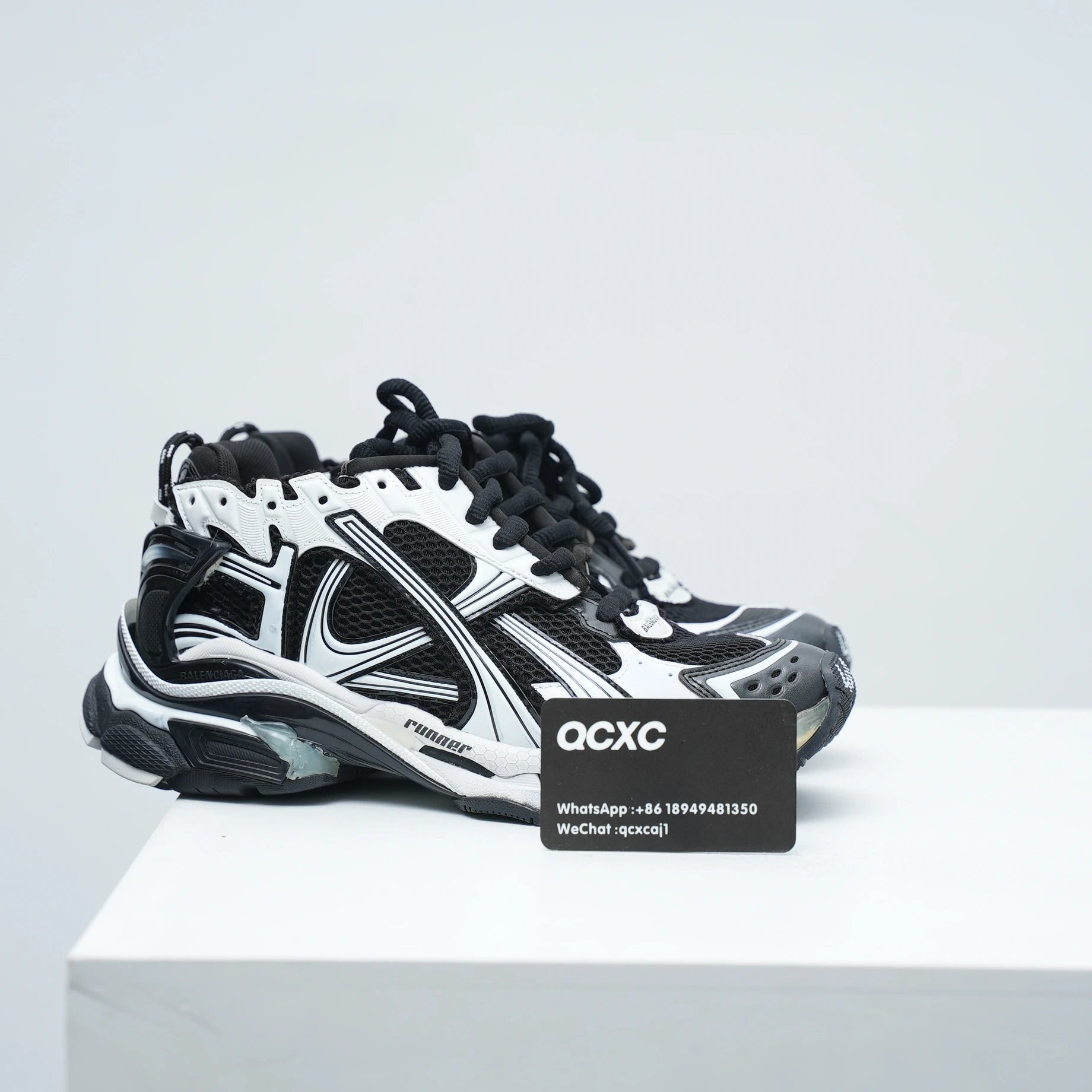 Runner 7.5 Black White