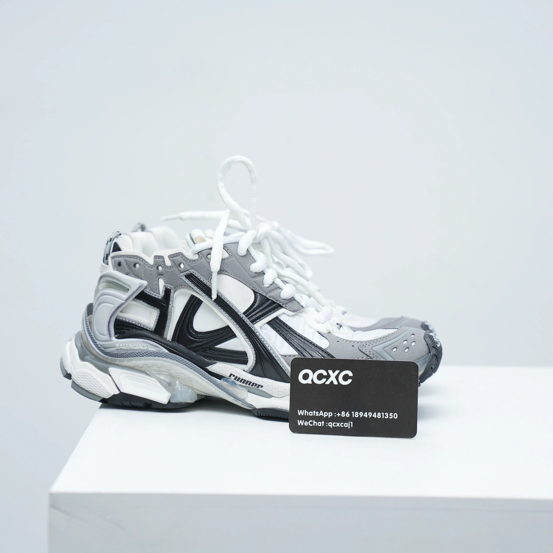 Runner 7.5 White Black