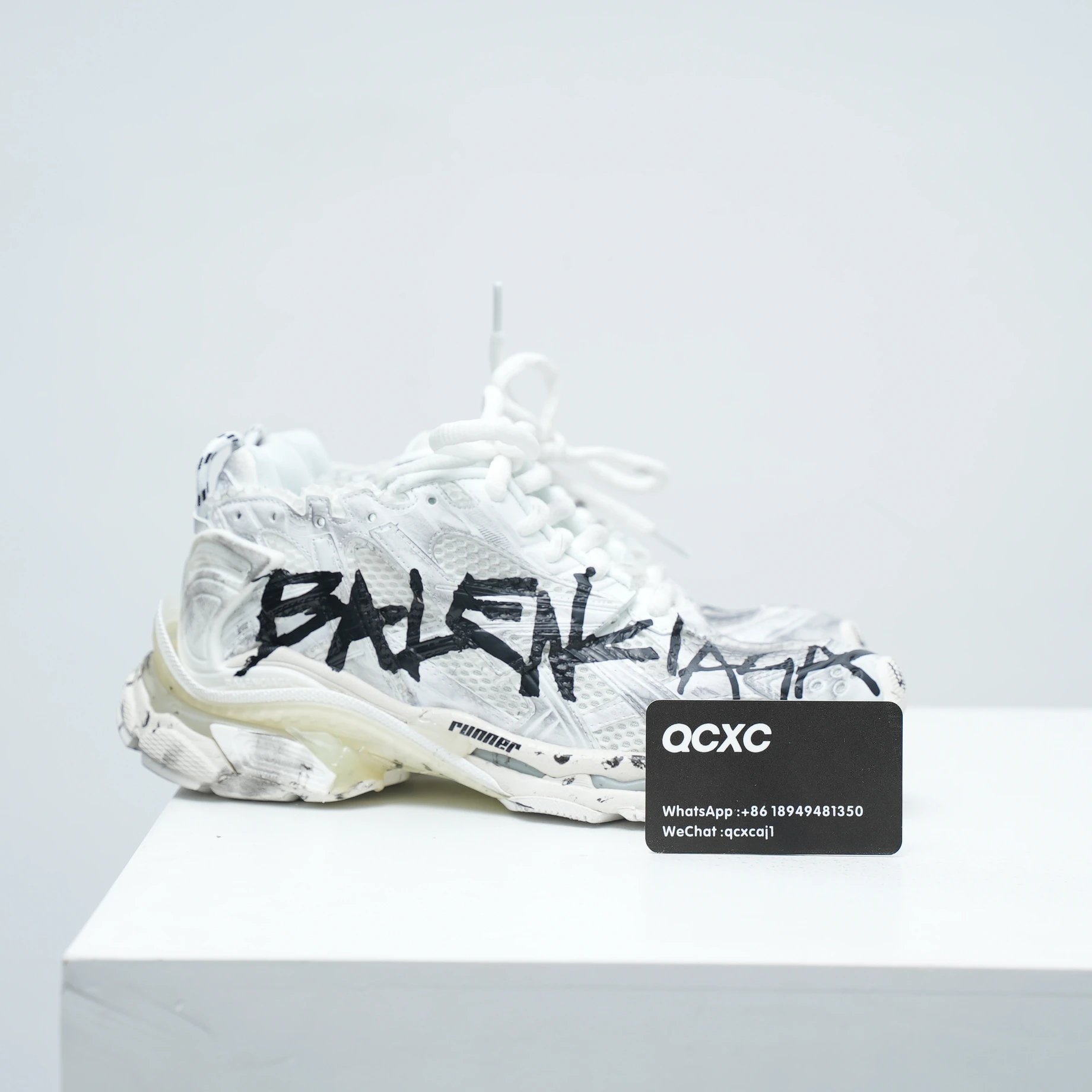 Runner 7.0 White Graffiti