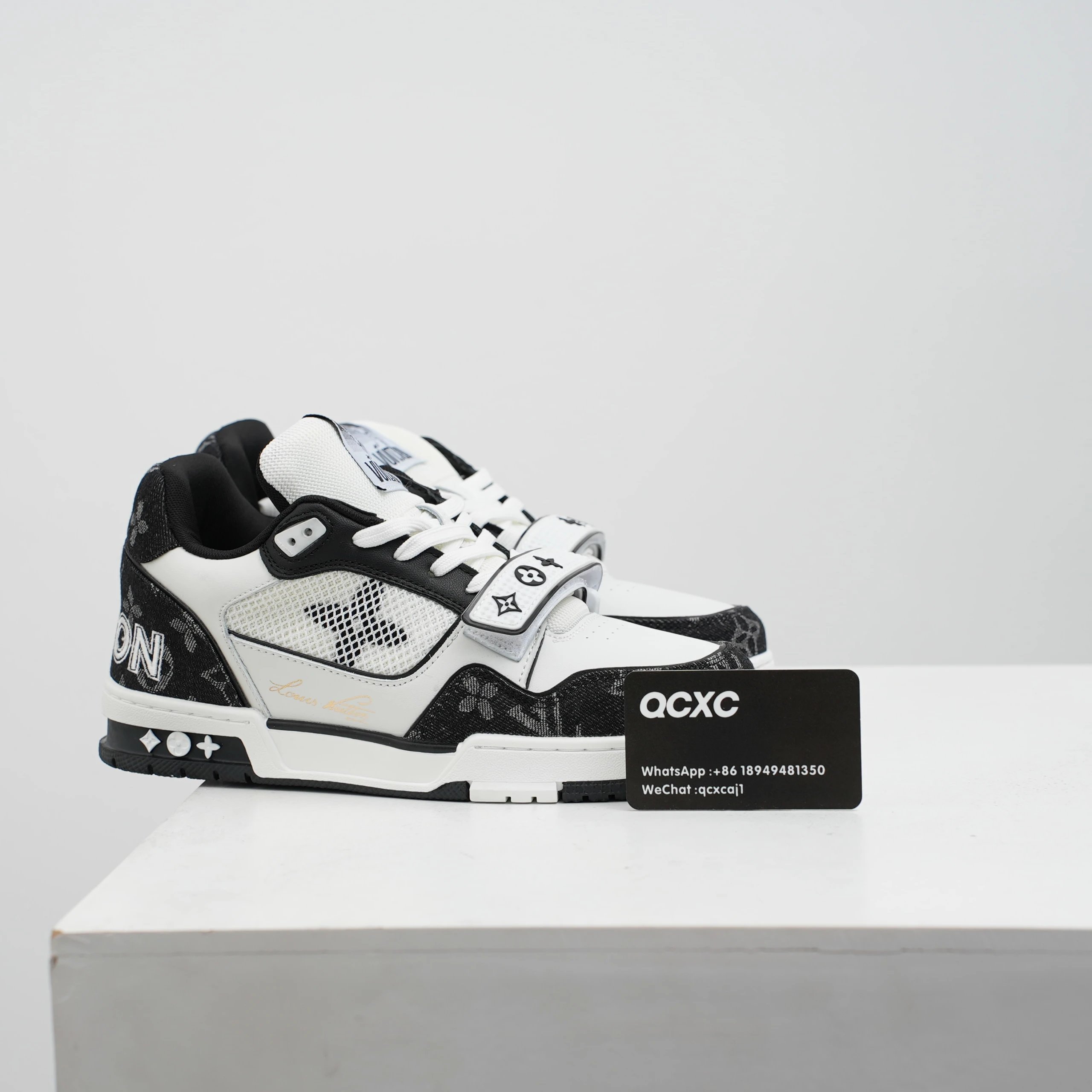 Velcro Black White