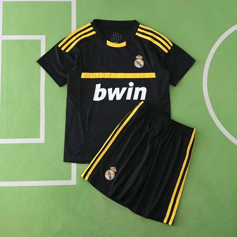 Real Madrid Black Goalkeeper Kids Jersey (Please leave customization information in the order notes, messages do not count)