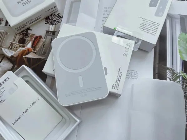 Apple MagSafe Battery Pack White Phone Accessory - 2