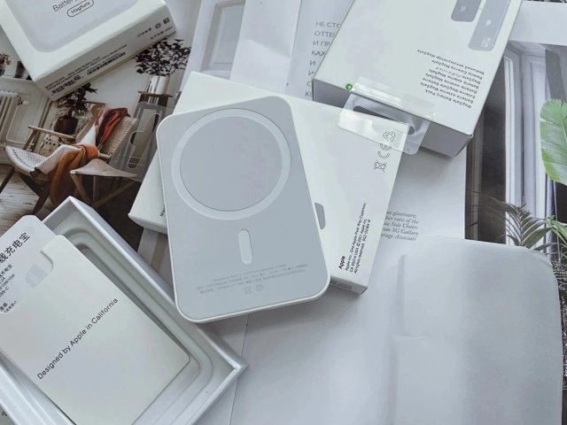 iPhone magnetic wireless power bank: seller detail photo 2