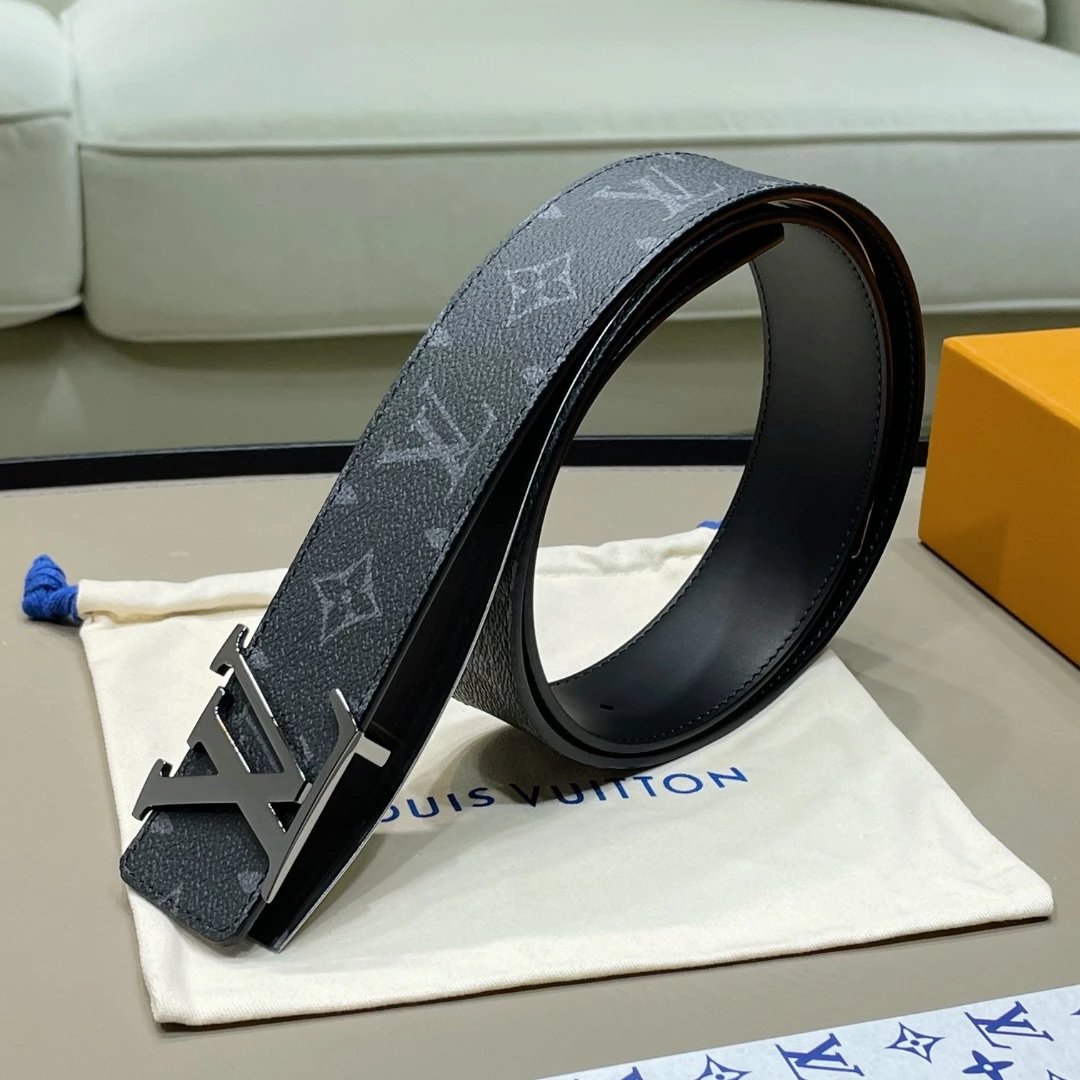 Louis Vuitton LV Initiales Rev