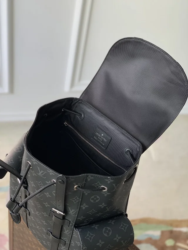 Louis Vuitton Backpacks Monogram Convertible Backpack product detail image 8