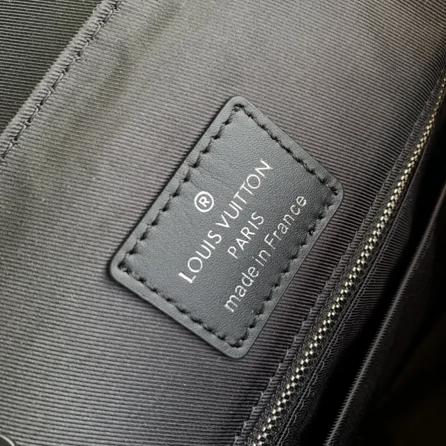 Louis Vuitton Backpacks Monogram Convertible Backpack product detail image 9