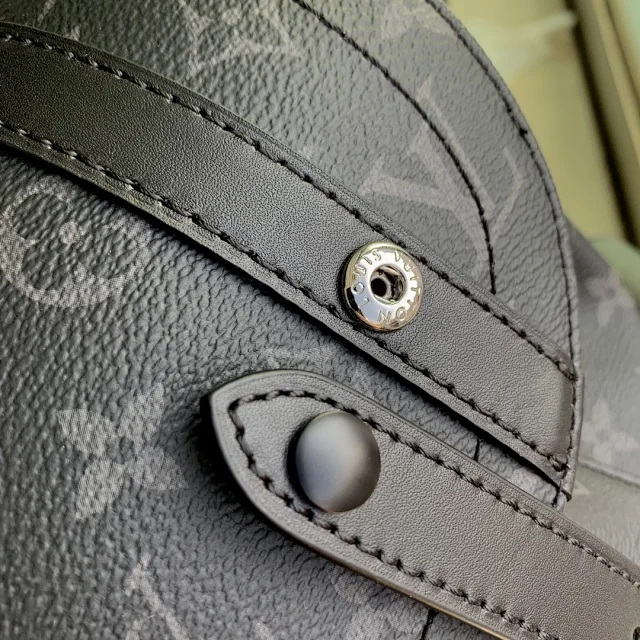 Louis Vuitton Backpacks Monogram Convertible Backpack product detail image 5