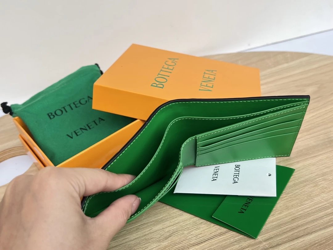 605721黑配鹦鹉绿 5