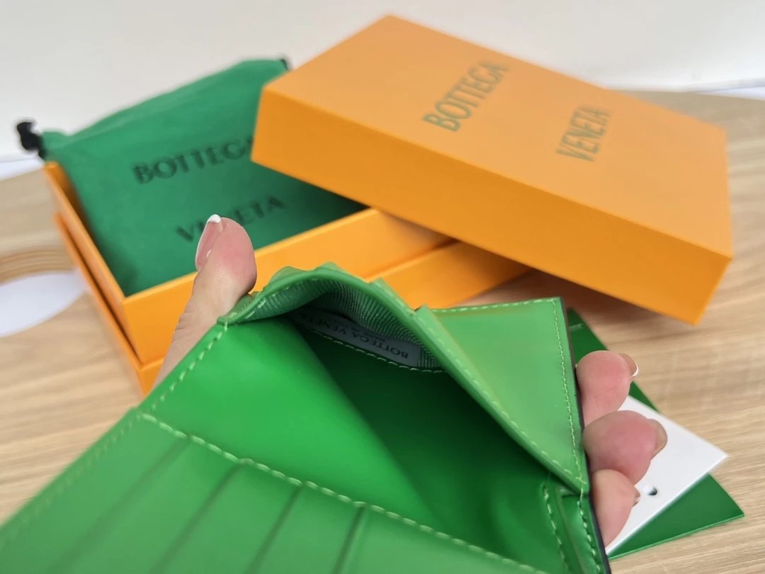 605721黑配鹦鹉绿 7