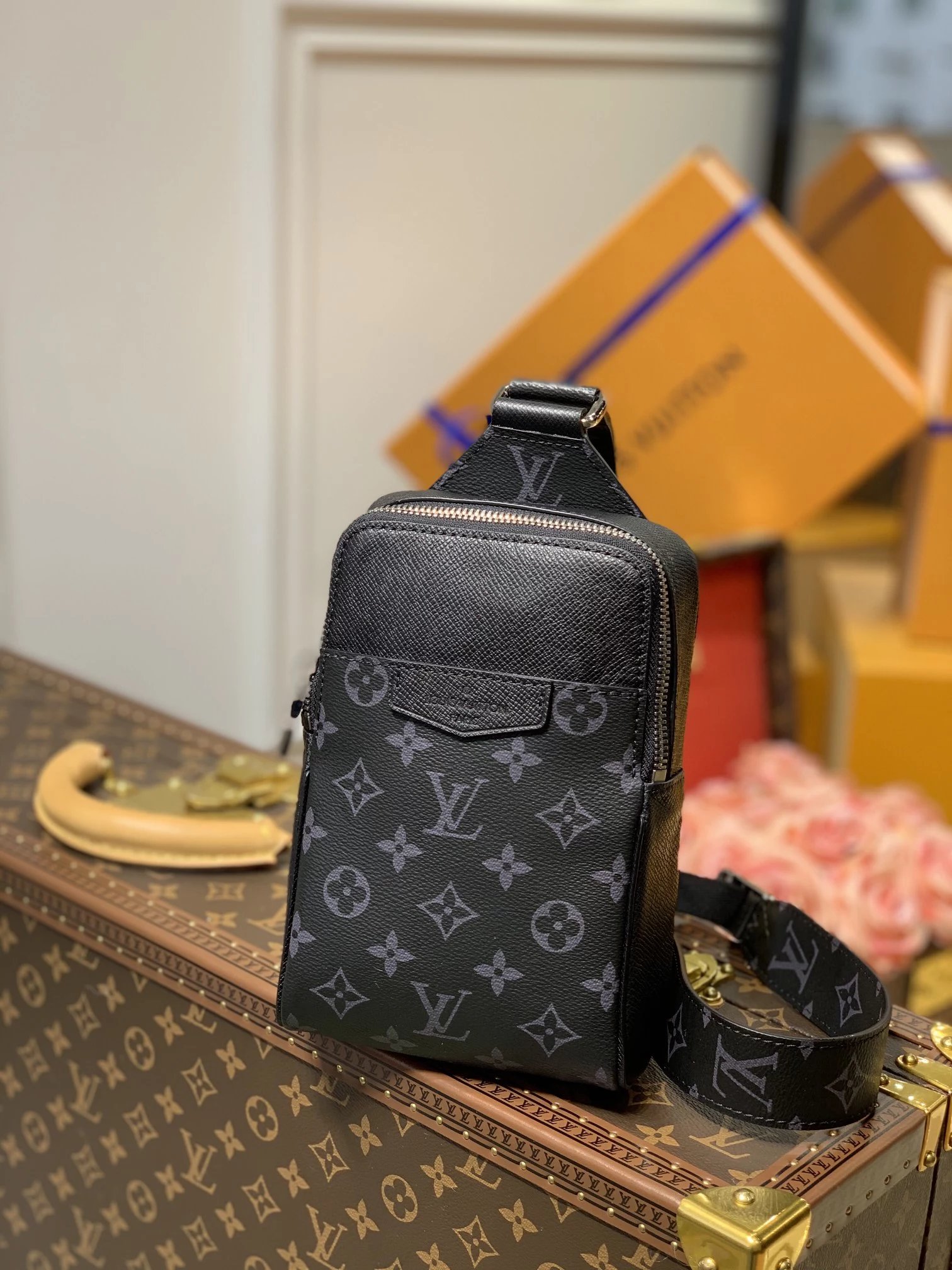 Louis Vuitton Monogram Black C