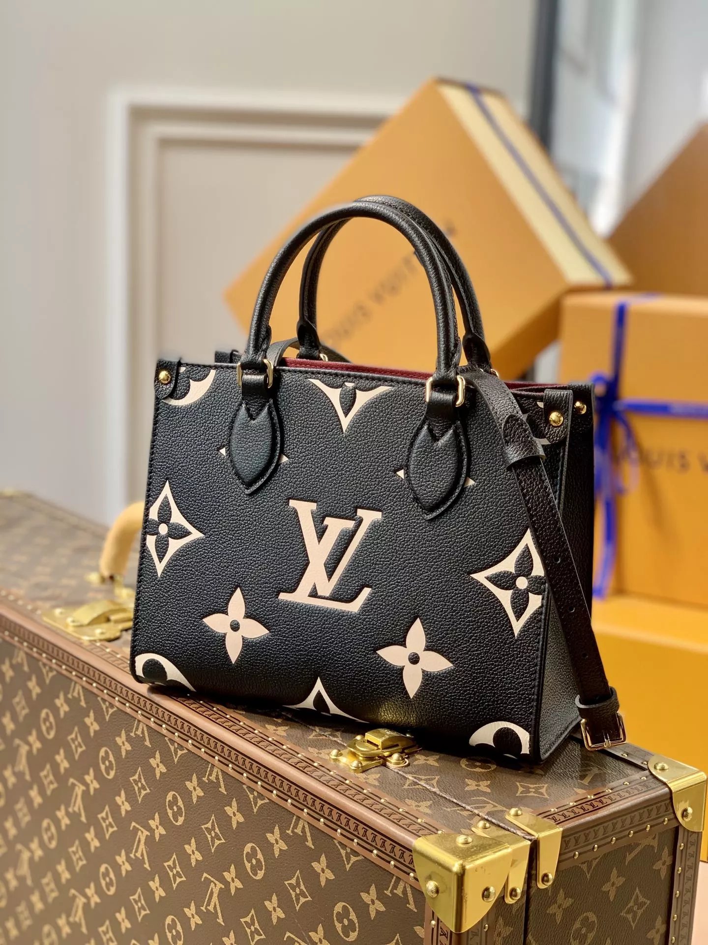 Louis Vuitton OnTheGo MM Tote 