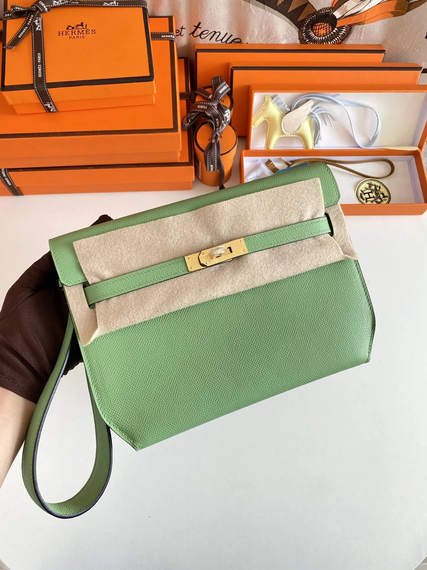 牛油果🥑绿 金扣