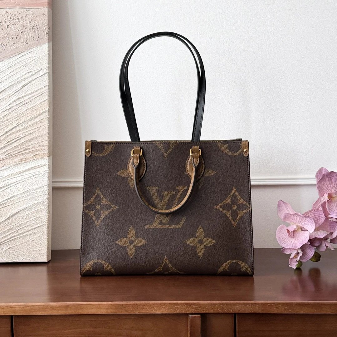 Louis Vuitton Monogram Canvas 