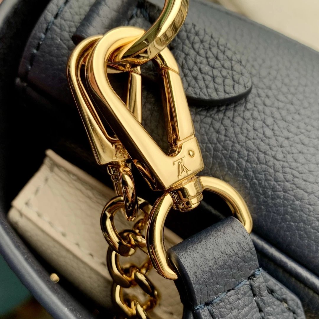 Louis Vuitton Lockme Tender