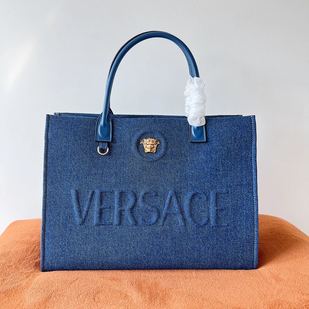 Versace La Medusa Tote A0 3