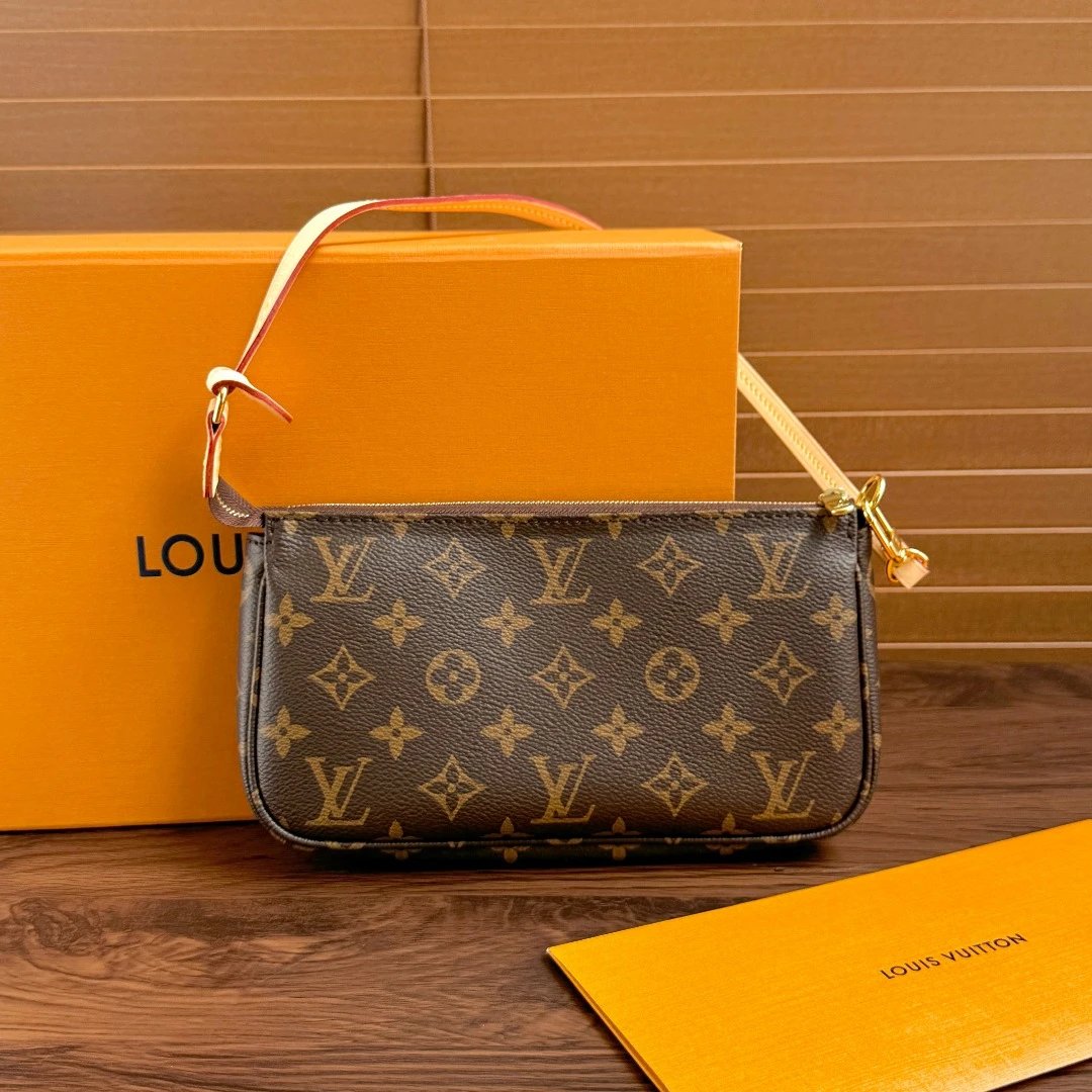Louis Vuitton Monogram Pochett