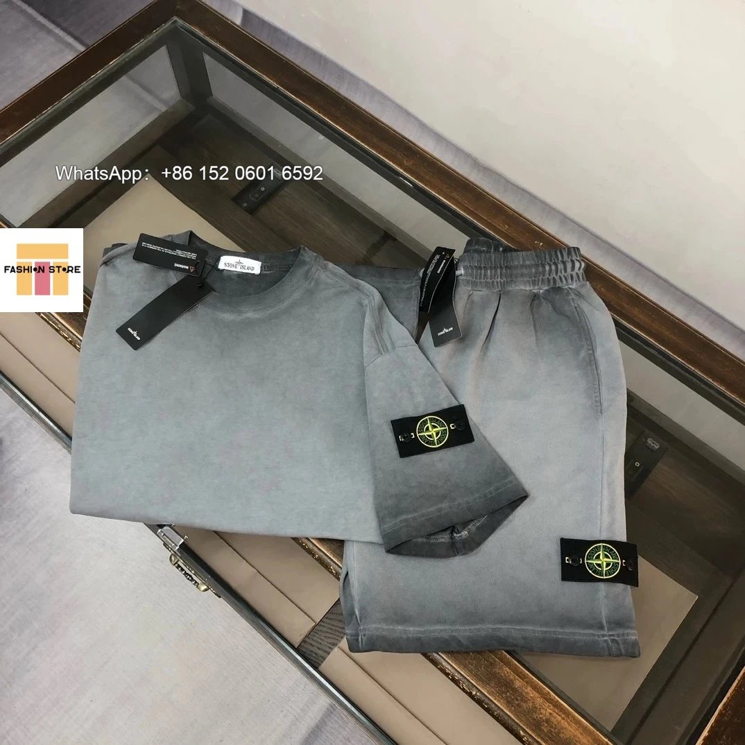 35 - Suit (T-shirt and shorts)