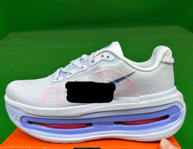 Full length air cushioned running shoes