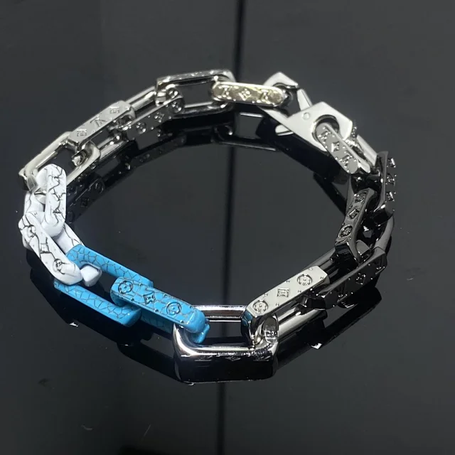 Louis Vuitton Jewelry Cuban Link Bracelet with Monogram Engraving product detail image 8