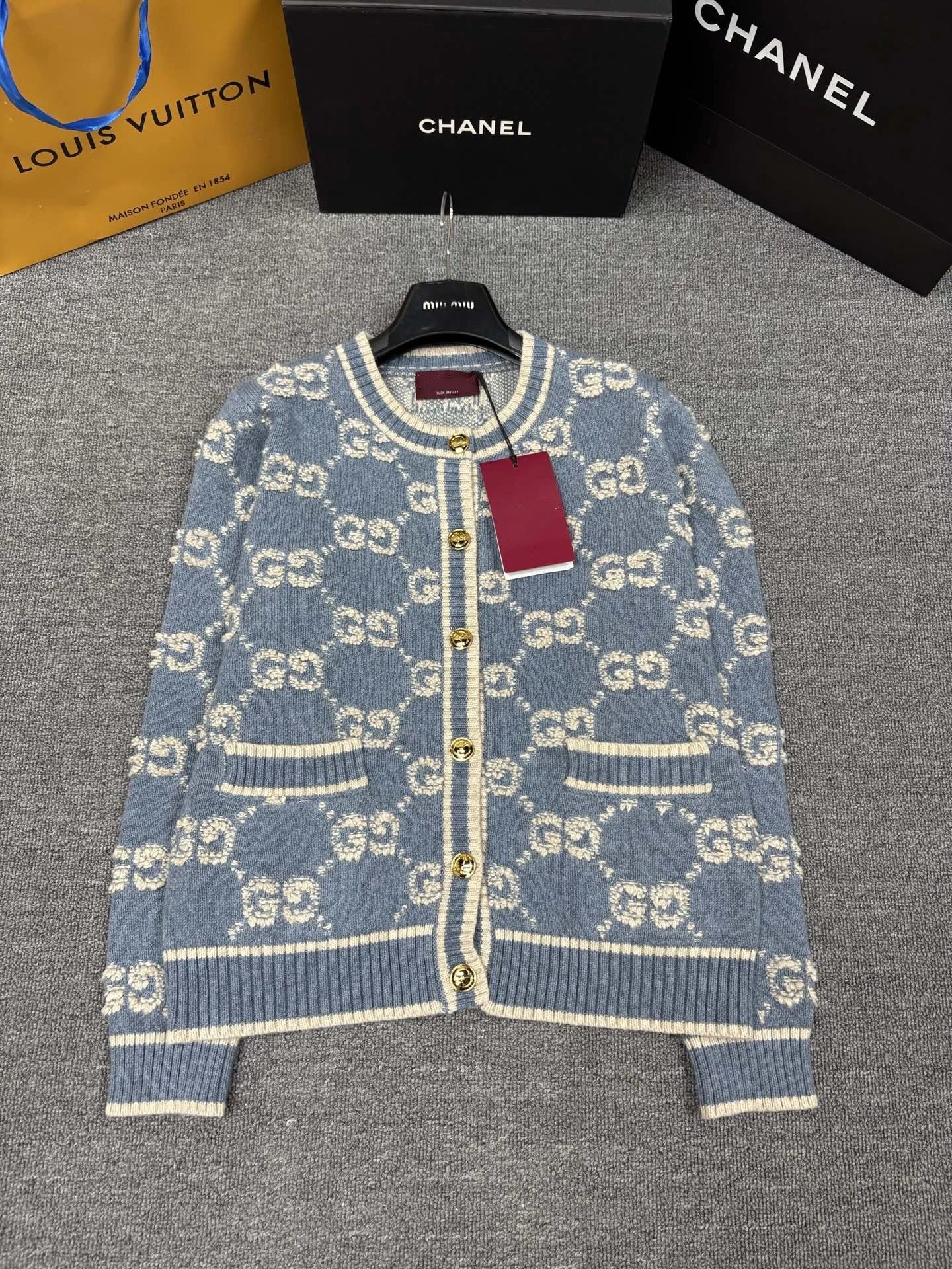 Gucci Knitwear GG monogram knit sweater and button-front cardigan — Blue gold buckle