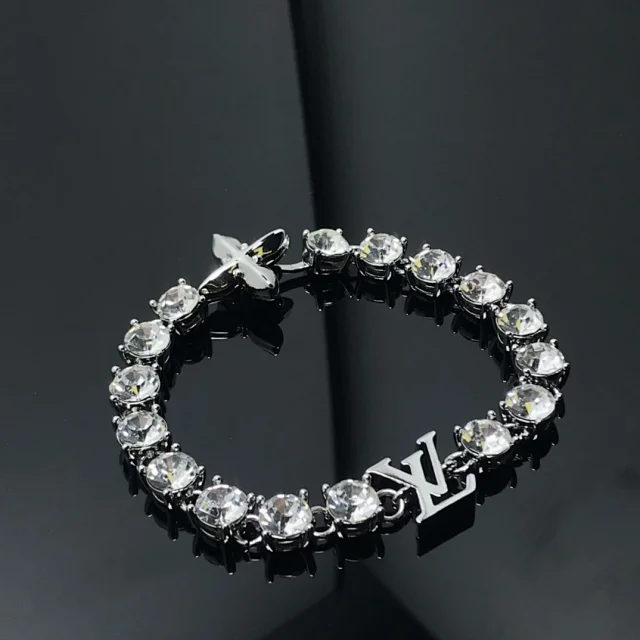 Louis Vuitton Jewelry Cuban Link Bracelet with Monogram Engraving product detail image 74
