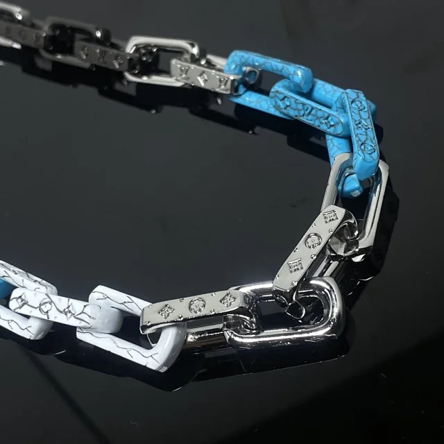 Louis Vuitton Jewelry Cuban Link Bracelet with Monogram Engraving product detail image 11