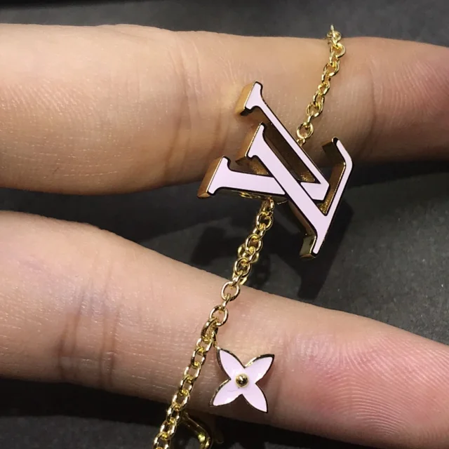 Louis Vuitton Jewelry Cuban Link Bracelet with Monogram Engraving product detail image 39