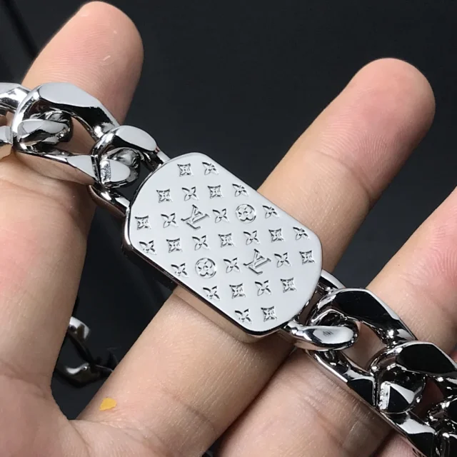 Louis Vuitton Jewelry Cuban Link Bracelet with Monogram Engraving product detail image 37
