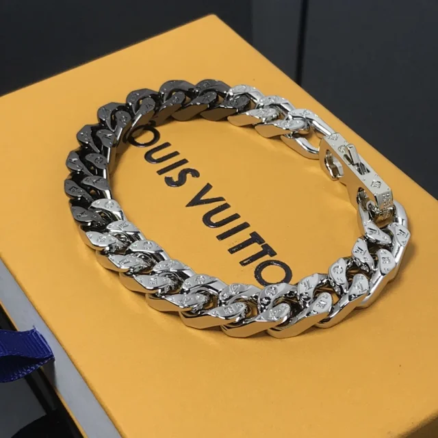 Louis Vuitton Jewelry Cuban Link Bracelet with Monogram Engraving product detail image 29