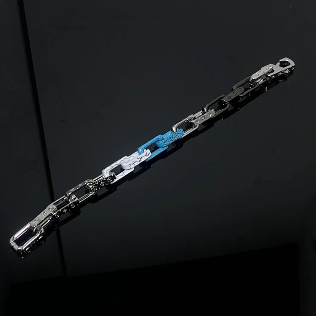 Louis Vuitton Jewelry Cuban Link Bracelet with Monogram Engraving product detail image 7
