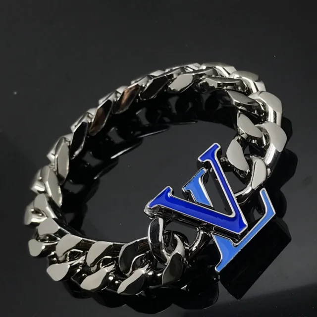 Louis Vuitton Jewelry Cuban Link Bracelet with Monogram Engraving product detail image 65