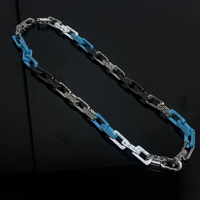 Louis Vuitton Jewelry Cuban Link Bracelet with Monogram Engraving product detail image 12