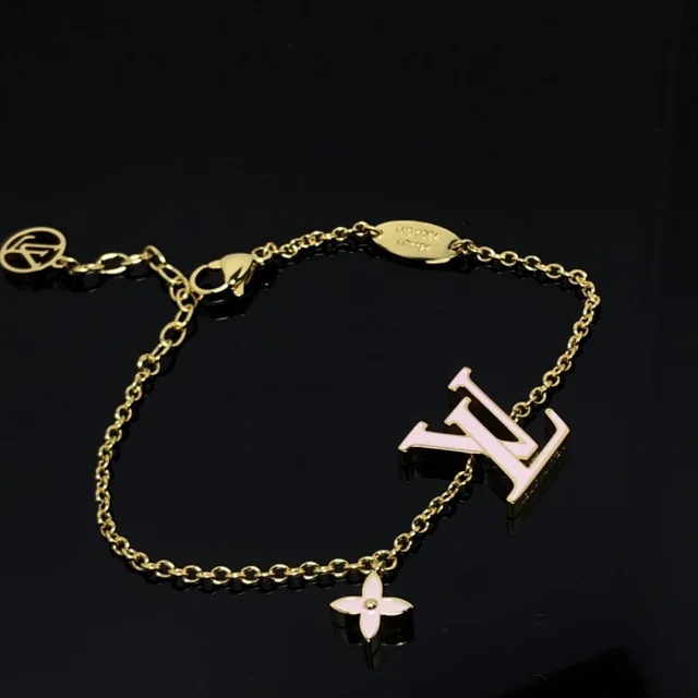 Louis Vuitton Jewelry Cuban Link Bracelet with Monogram Engraving product detail image 40