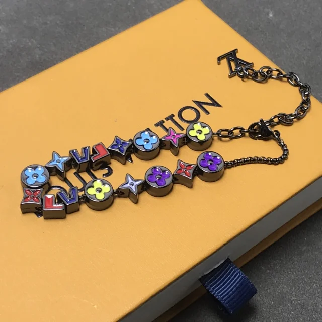 Louis Vuitton Jewelry Cuban Link Bracelet with Monogram Engraving product detail image 86
