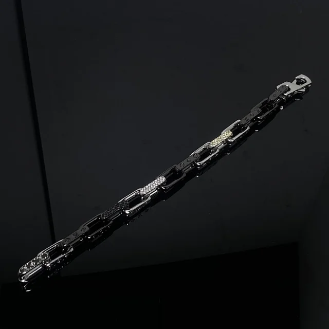 Louis Vuitton Jewelry Cuban Link Bracelet with Monogram Engraving product detail image 16