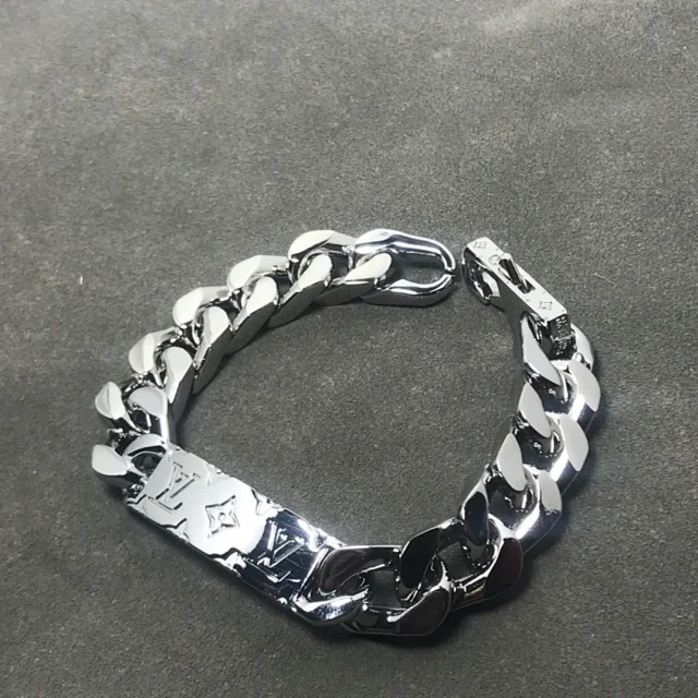 Louis Vuitton Jewelry Cuban Link Bracelet with Monogram Engraving product detail image 31