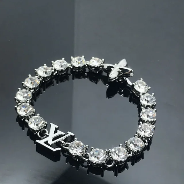 Louis Vuitton Jewelry Cuban Link Bracelet with Monogram Engraving product detail image 71