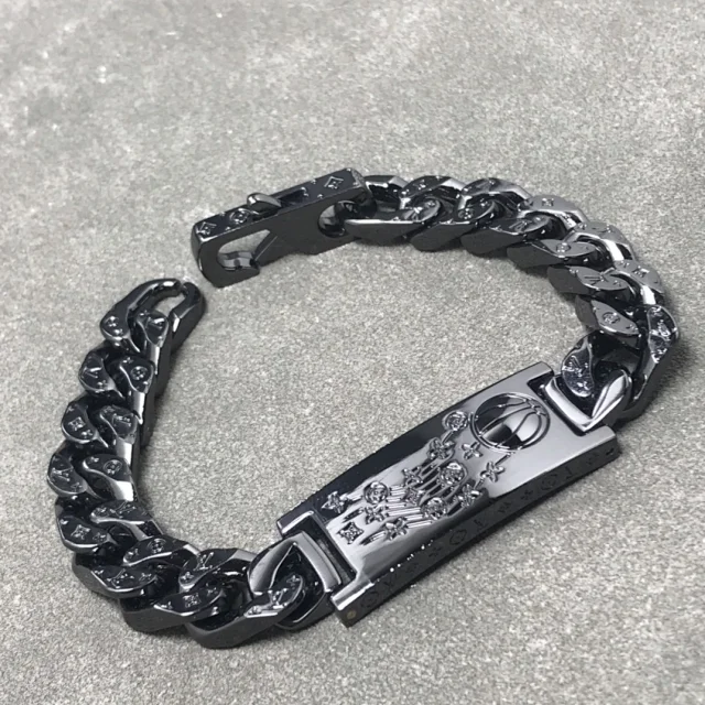 Louis Vuitton Jewelry Cuban Link Bracelet with Monogram Engraving product detail image 93