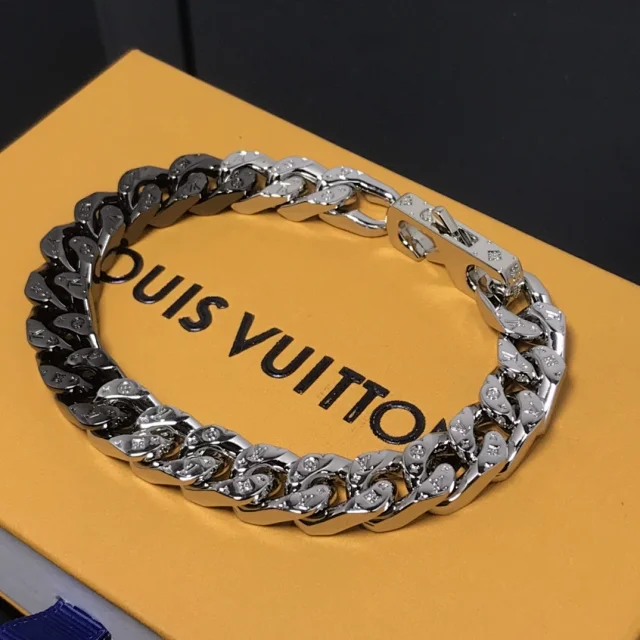 Louis Vuitton Jewelry Cuban Link Bracelet with Monogram Engraving product detail image 27