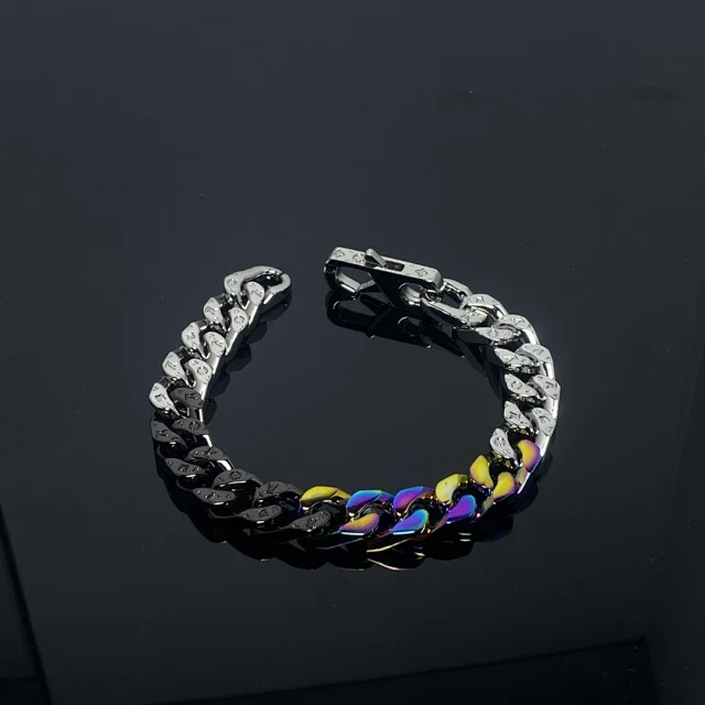 Louis Vuitton Jewelry Cuban Link Bracelet with Monogram Engraving product detail image 4